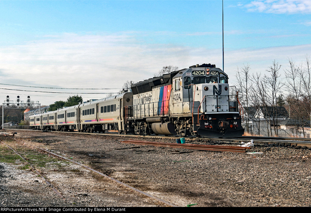 NJT 4204 on train 1107